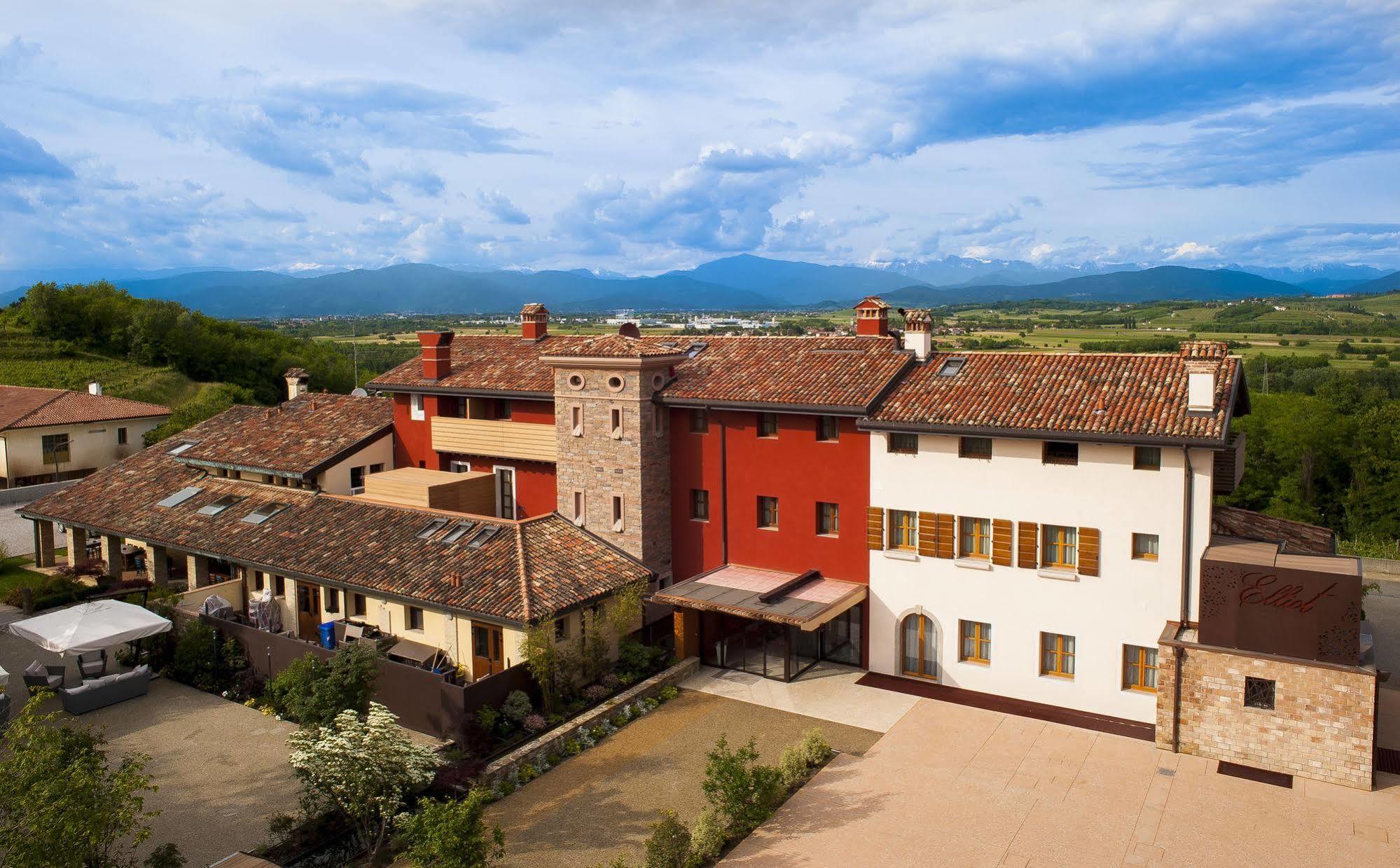 Elliot Osteria E Dormire In Collina Manzano Exterior foto